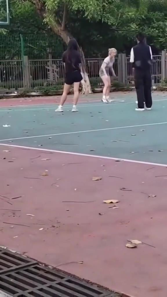 上來就背打女生的男人，真的活該沒有女朋友啊