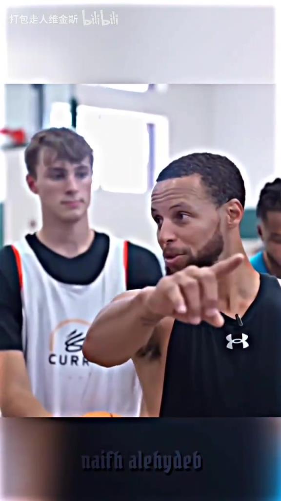 庫里：其實這個暴扣是我教的！當弗拉格出現在庫里的訓練營！